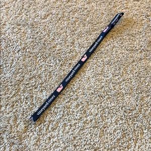Vineyard vines lanyard.